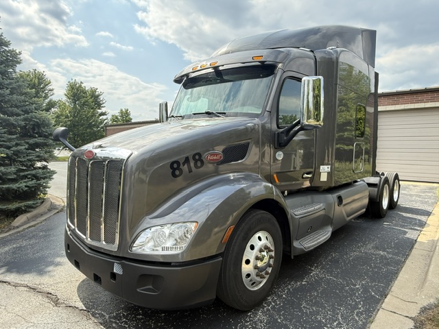 2019 Kenworth 579 photo 2